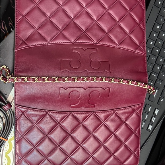 Tory bunch Elegant Burgundy Quilted Chain Bag - Picture 10 of 17